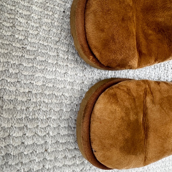 Ugg Shearling Kids Boots - Picture 5 of 8